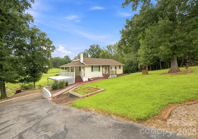 3rd image of 1714 Lazenby St, Newton, NC 28658 | MLS# 4417758