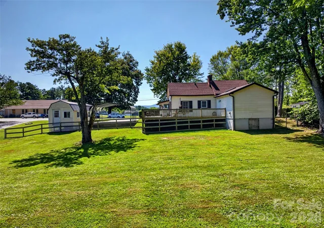 Photo 4 of Single family home for sale at 110 E Price St, Hendersonville, NC 28739 | MLS# 4417762 | Listing updated on 2026-09-23