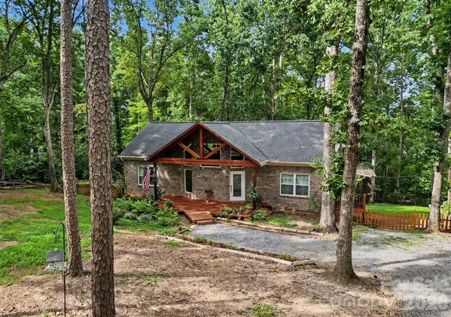 Photo 2 of Single family home for sale at 1042 Rosewood Dr, Dallas, NC 28034 | MLS# 4417787 | Listing updated on 2026-09-28