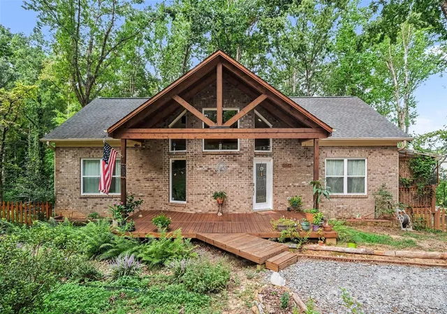Photo 3 of Single family home for sale at 1042 Rosewood Dr, Dallas, NC 28034 | MLS# 4417787 | Listing updated on 2026-09-28