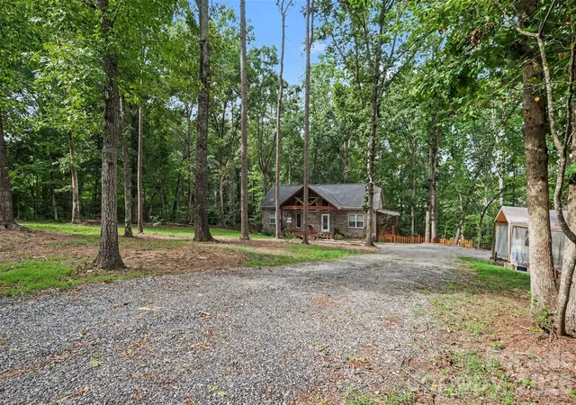 Photo 3 of Single family home for sale at 1042 Rosewood Dr, Dallas, NC 28034 | MLS# 4417787 | Listing updated on 2026-09-28