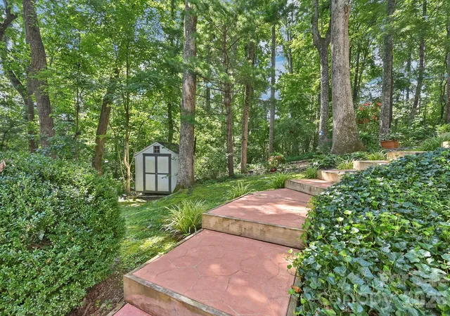 Photo 2 of Single family home for sale at 25 Weston Heights Dr, Asheville, NC 28803 | MLS# 4417799 | Listing updated on 2026-09-24
