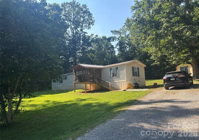Photo 1 of Single family home for sale at 233 Starlight Dr, Lincolnton, NC 28092 | MLS# 4417816 | Listing updated on 2026-08-26