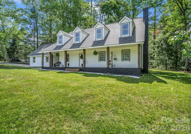 Photo 3 of Single family home for sale at 213 Raintree Dr, Hendersonville, NC 28791 | MLS# 4417820 | Listing updated on 2026-09-07