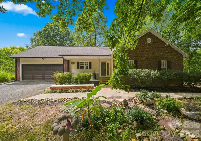Photo 2 of Single family home for sale at 220 5th Street Ne, Conover, NC 28613 | MLS# 4417822 | Listing updated on 2026-09-02