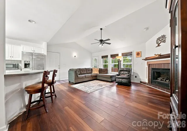 Photo 4 of Single family home for sale at 220 5th Street NE, Conover, NC 28613 | MLS# 4417822 | Listing updated on 2026-09-29