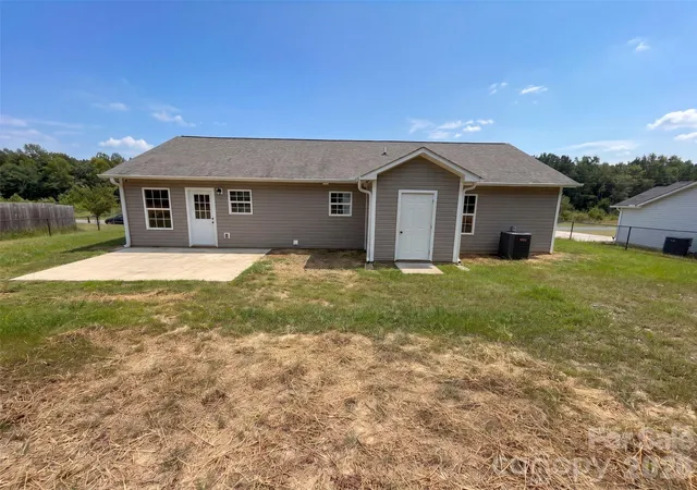 Photo 4 of Single family home for sale at 1411 Foxbrook Cir, Lancaster, SC 29720 | MLS# 4417841 | Listing updated on 2026-10-08