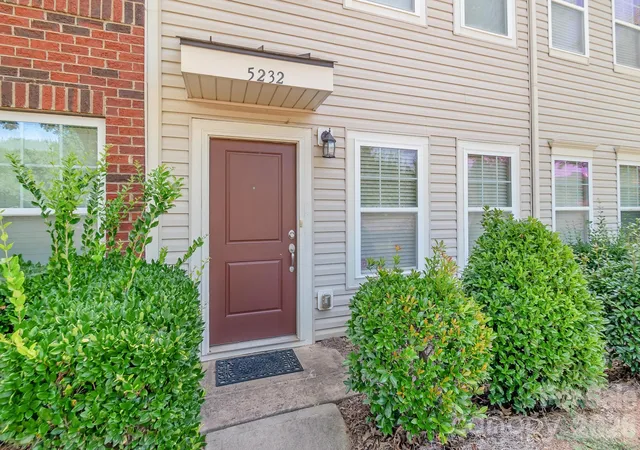 Photo 4 of Townhouse for sale at 5232 Prosperity Church Rd, Charlotte, NC 28269 | MLS# 4417849 | Listing updated on 2026-09-21