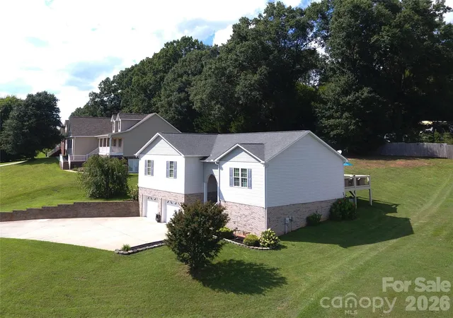 Photo 3 of Single family home for sale at 2135 Olde Farm Rd Se, Hudson, NC 28638 | MLS# 4417856 | Listing updated on 2026-09-21