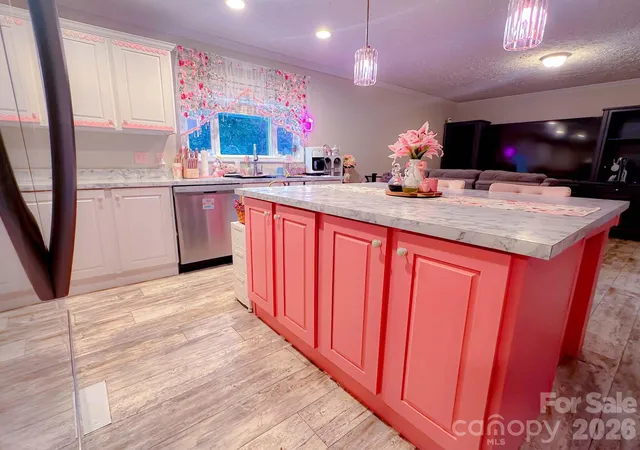 Photo 3 of Single family home for sale at 77 Raccoon Rdg, Marion, NC 28752 | MLS# 4417871 | Listing updated on 2026-10-02