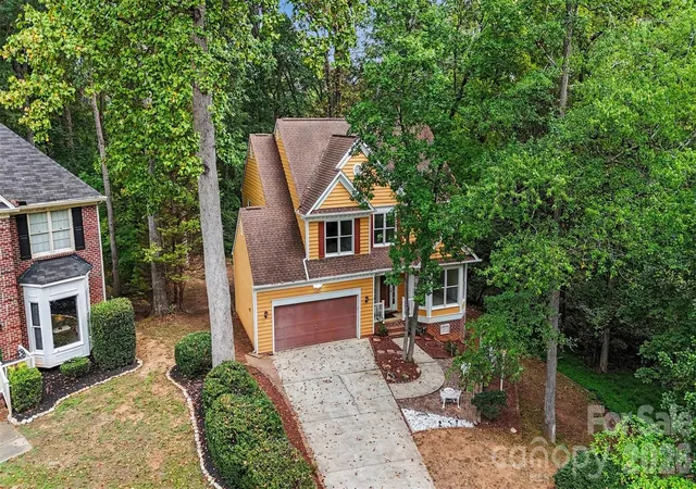 Photo 3 of Single family home for sale at 8401 Tatebrook Ln, Huntersville, NC 28078 | MLS# 4417886 | Listing updated on 2026-09-22