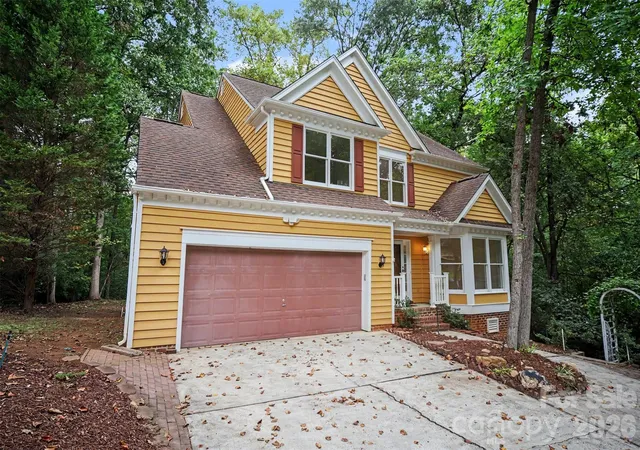Photo 4 of Single family home for sale at 8401 Tatebrook Ln, Huntersville, NC 28078 | MLS# 4417886 | Listing updated on 2026-09-22