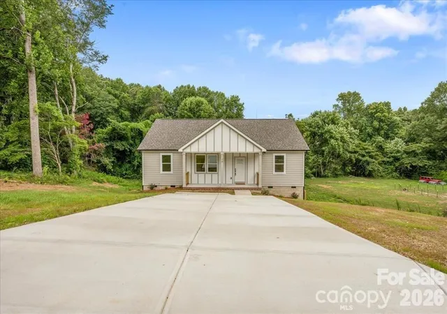 Photo 2 of Single family home for sale at 126 Aspen St, Yadkinville, NC 27055 | MLS# 4417887 | Listing updated on 2026-09-24