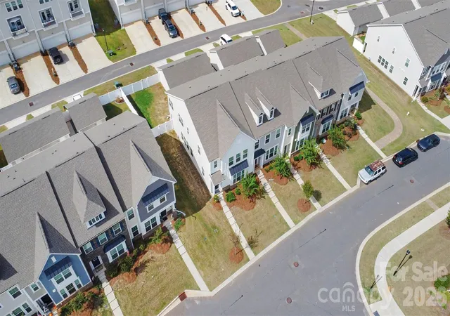 Photo 2 of Townhouse for sale at 933 Cobbled Way, Fort Mill, SC 29715 | MLS# 4417901 | Listing updated on 2026-10-08