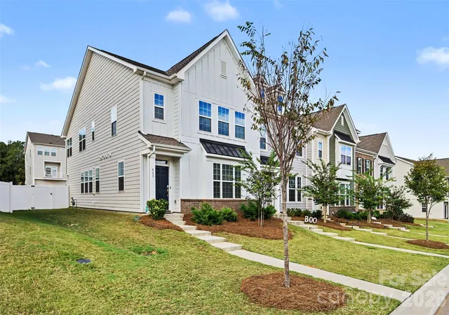 Photo 3 of Townhouse for sale at 933 Cobbled Way, Fort Mill, SC 29715 | MLS# 4417901 | Listing updated on 2026-10-09