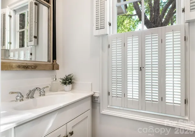 Photo 3 of Townhouse for sale at 221 Crownsgate Ct, Charlotte, NC 28207 | MLS# 4417908 | Listing updated on 2026-09-29