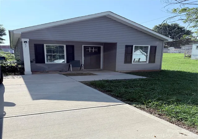 Photo 2 of Single family home for sale at 47 14th St Se, Hickory, NC 28602 | MLS# 4417930 | Listing updated on 2026-08-29