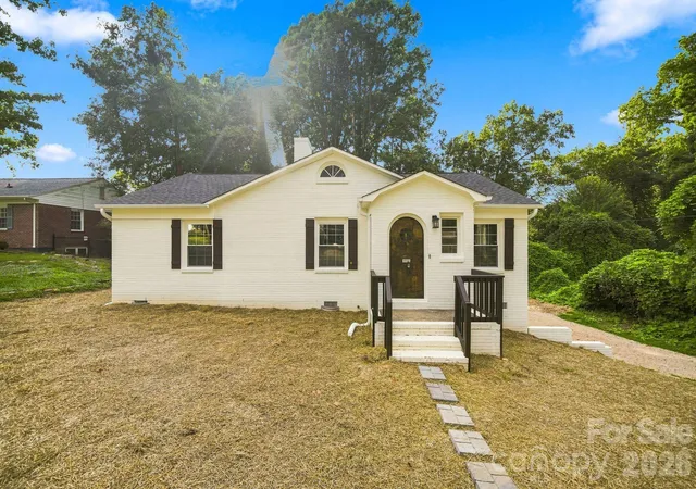Photo 3 of Single family home for sale at 413 Elizabeth St, Gastonia, NC 28054 | MLS# 4417937 | Listing updated on 2026-09-25