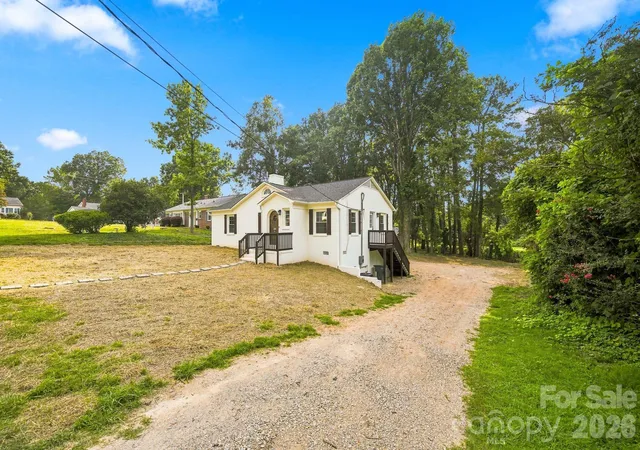 Photo 4 of Single family home for sale at 413 Elizabeth St, Gastonia, NC 28054 | MLS# 4417937 | Listing updated on 2026-10-29