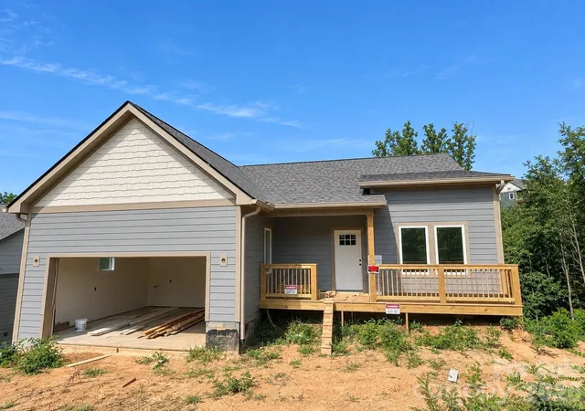 Photo 1 of Single family home for sale at 21 Robin Roost Rd, Weaverville, NC 28787 | MLS# 4417938 | Listing updated on 2026-09-17