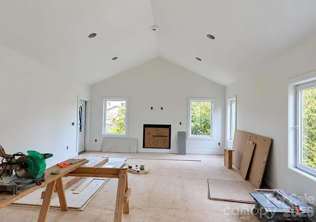 Photo 2 of Single family home for sale at 21 Robin Roost Rd, Weaverville, NC 28787 | MLS# 4417938 | Listing updated on 2026-09-17