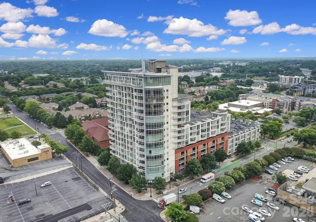 Photo 1 of Condo for sale at 505 E 6th St #909, Charlotte, NC 28202 | MLS# 4417939 | Listing updated on 2026-08-26