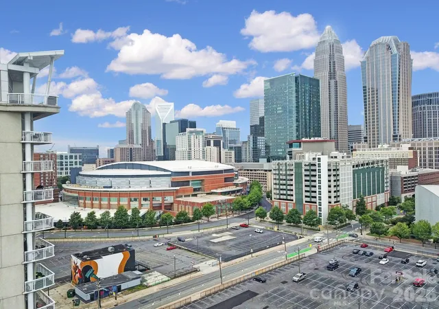 Listing Photo 2 - Condo for sale in building located at 505 E 6Th St, Charlotte, NC 28202 - Unit #909