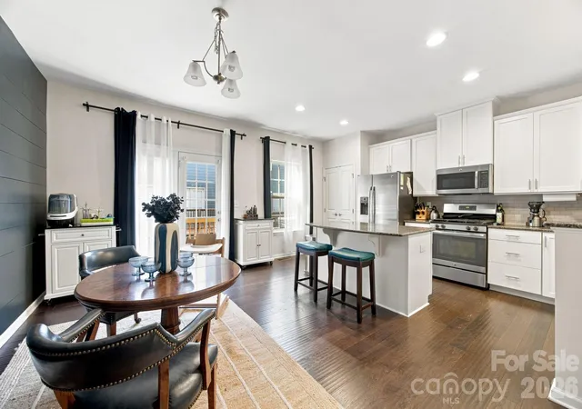 Photo 3 of Townhouse for sale at 1321 Queen Lyon Ct, Charlotte, NC 28205 | MLS# 4417946 | Listing updated on 2026-09-16