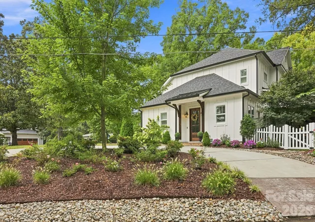 Photo 3 of Single family home for sale at 3135 E Ford Rd, Charlotte, NC 28205 | MLS# 4417962 | Listing updated on 2026-10-01