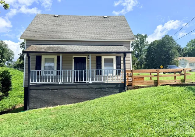 Photo 1 of Single family home for sale at 301 Magnolia St, Granite Falls, NC 28630 | MLS# 4417964 | Listing updated on 2026-09-01