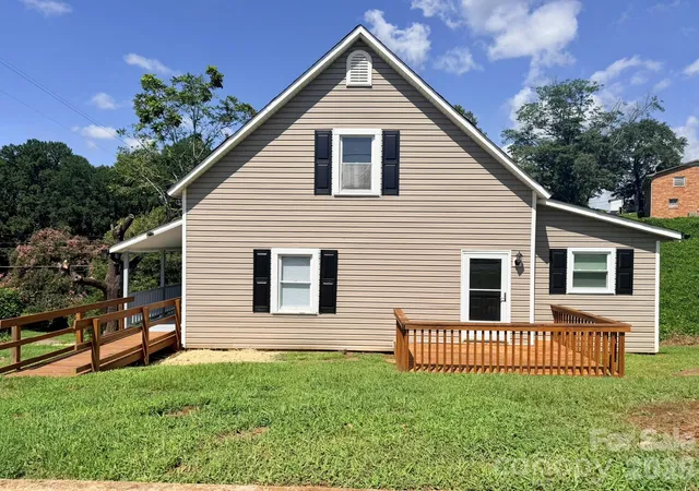 Photo 3 of Single family home for sale at 301 Magnolia St, Granite Falls, NC 28630 | MLS# 4417964 | Listing updated on 2026-09-01