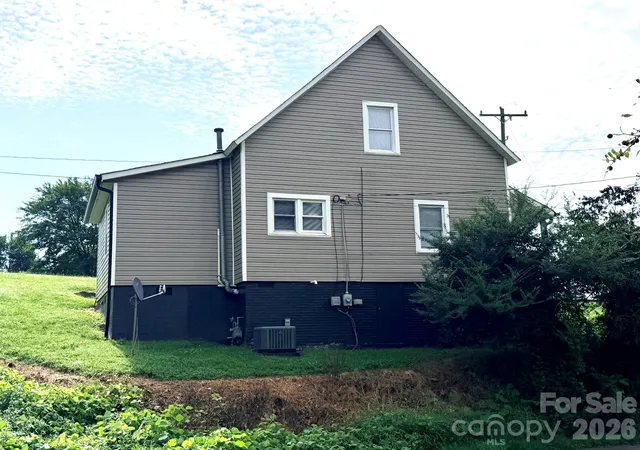 Photo 5 of Single family home for sale at 301 Magnolia St, Granite Falls, NC 28630 | MLS# 4417964 | Listing updated on 2026-09-01