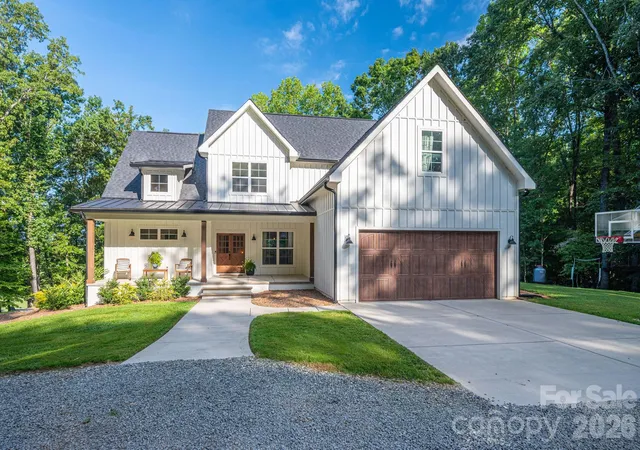 Photo 4 of Single family home for sale at 340 Whippoorwill Ln, Mount Holly, NC 28120 | MLS# 4417978 | Listing updated on 2026-10-10