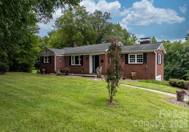 Photo 1 of Single family home for sale at 2210 19th Ave Se, Hickory, NC 28602 | MLS# 4418000 | Listing updated on 2026-09-04