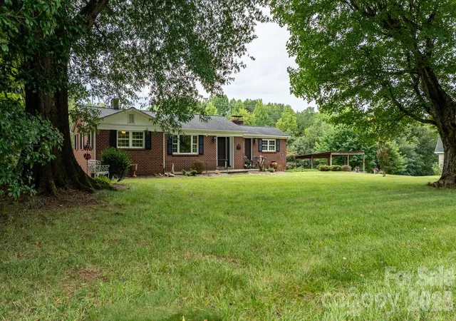 Photo 2 of Single family home for sale at 2210 19th Ave Se, Hickory, NC 28602 | MLS# 4418000 | Listing updated on 2026-09-04