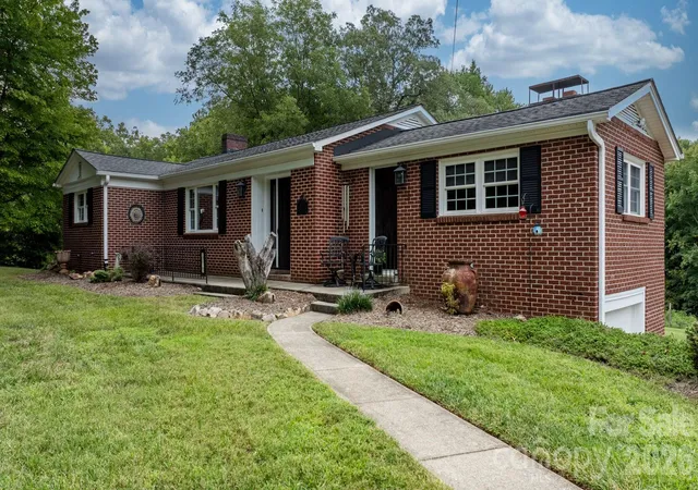 Photo 2 of Single family home for sale at 2210 19Th Ave Se, Hickory, NC 28602 | MLS# 4418000 | Listing updated on 2026-09-04