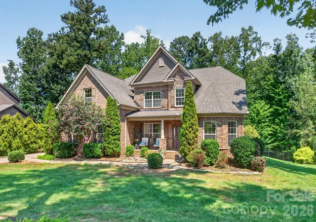 Photo 2 of Single family home for sale at 725 Fawns Glen Pl, Lake Wylie, SC 29710 | MLS# 4418002 | Listing updated on 2026-09-05