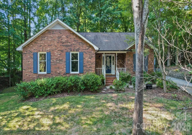 Photo 3 of Single family home for sale at 821 Deer Path Pl, Mooresville, NC 28115 | MLS# 4418014 | Listing updated on 2026-09-22
