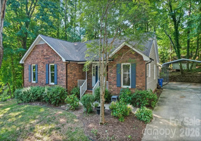 Photo 3 of Single family home for sale at 821 Deer Path Pl, Mooresville, NC 28115 | MLS# 4418014 | Listing updated on 2026-10-15