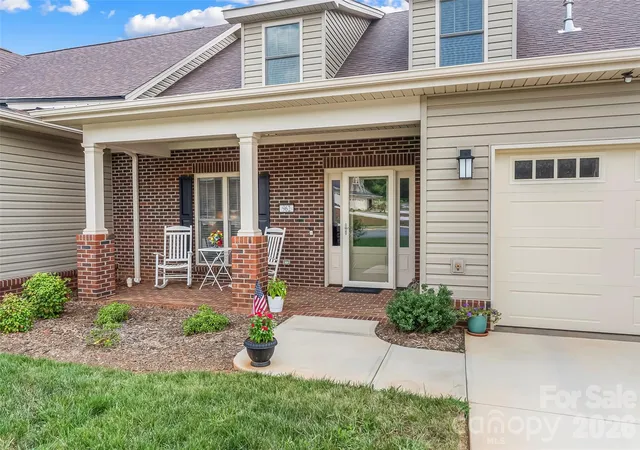 Photo 2 of Townhouse for sale at 962 Trial Pl, Newton, NC 28658 | MLS# 4418018 | Listing updated on 2026-10-05
