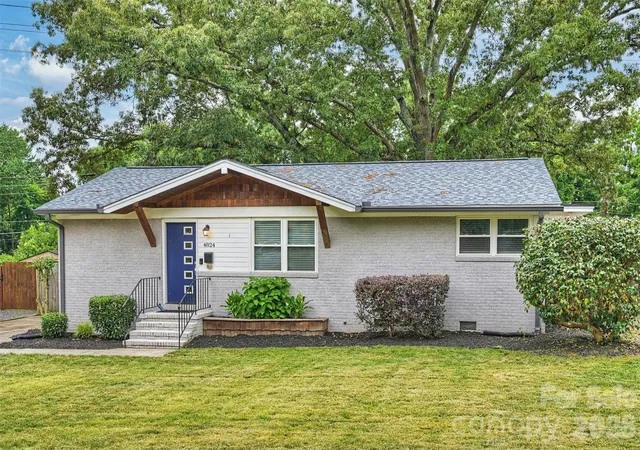 Photo 1 of Single family home for sale at 4824 Gilmore Dr, Charlotte, NC 28209 | MLS# 4418020 | Listing updated on 2026-08-26