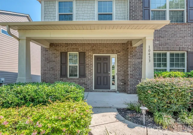 Photo 3 of Single family home for sale at 10433 Honeyfur Ct, Charlotte, NC 28278 | MLS# 4418035 | Listing updated on 2026-09-26