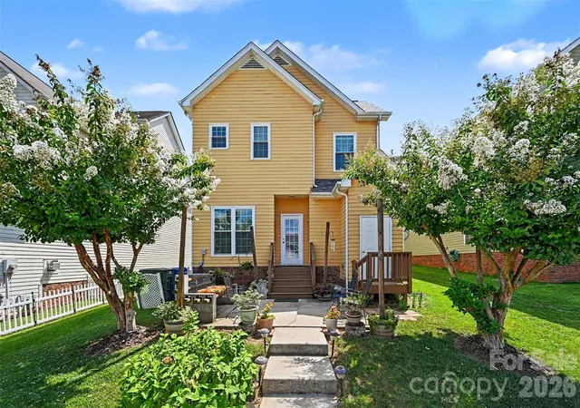 Photo 1 of Single family home for sale at 119 E Decatur Ave, Mooresville, NC 28117 | MLS# 4418043 | Listing updated on 2026-09-21