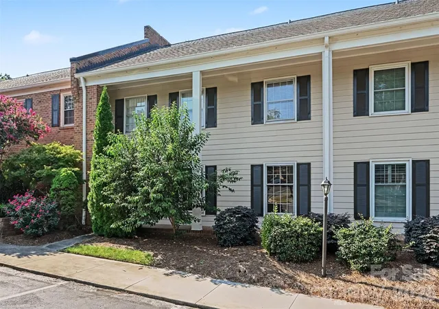 Photo 1 of Sale Pending at 6727 Constitution Ln, Charlotte, NC 28210 | MLS# 4418057 | Listing updated on 2026-09-12