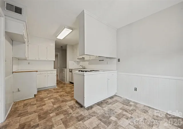 Photo 3 of Sale Pending at 6727 Constitution Ln, Charlotte, NC 28210 | MLS# 4418057 | Listing updated on 2026-09-12
