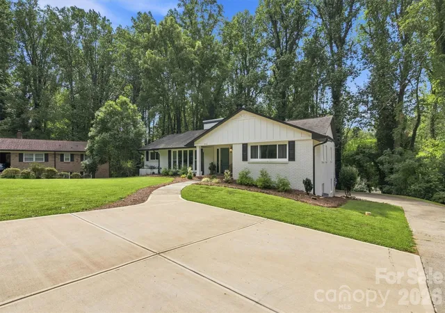 2nd image of 215 Pinehurst Ln, Newton, NC 28658 | MLS# 4418066