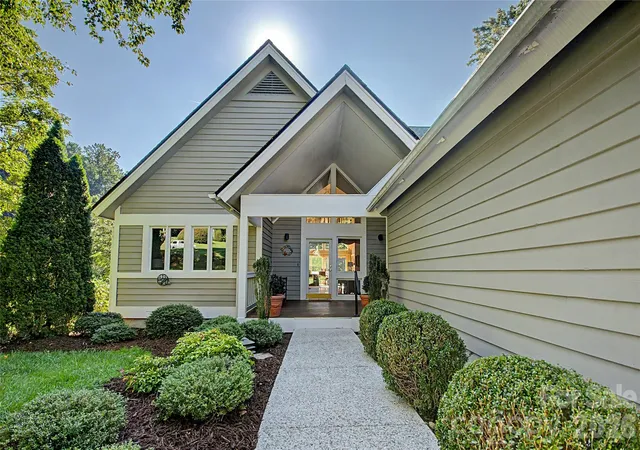 1st image of 104 Overlook Dr, Flat Rock, NC 28731 | MLS# 4418068
