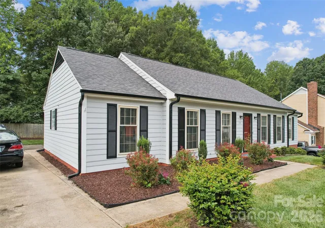 Photo 4 of Single family home for sale at 2114 Varden Ct, Charlotte, NC 28208 | MLS# 4418070 | Listing updated on 2026-08-26