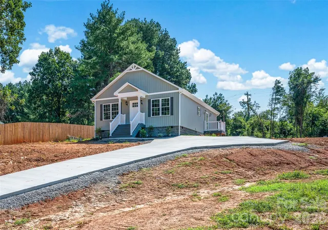 1st image of 405 Falls Ave, Granite Falls, NC 28630 | MLS# 4418073