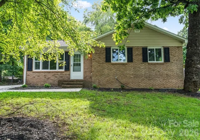 Photo 3 of Sale Pending at 9828 Starwood Dr, Charlotte, NC 28215 | MLS# 4418077 | Listing updated on 2026-09-30